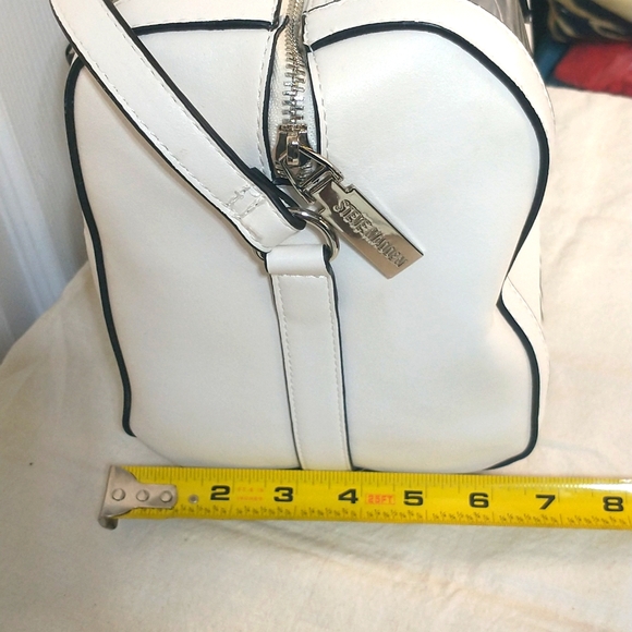 Final price drop. Steve Madden beautiful leather purse. (F) - Picture 7 of 11